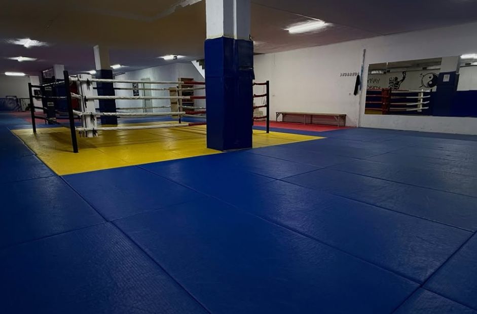Antalya Kepez Tigers Fight Club: ring ve geniş minder alanı